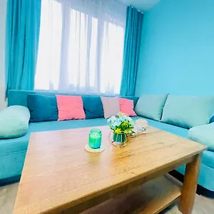 Apartment By The Sea - With Free Parking 